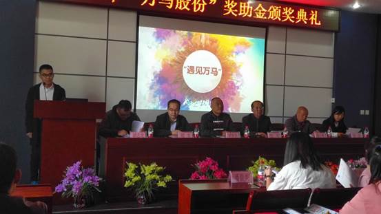 3-宋浩亿同学代表万马奖学金获得者发言